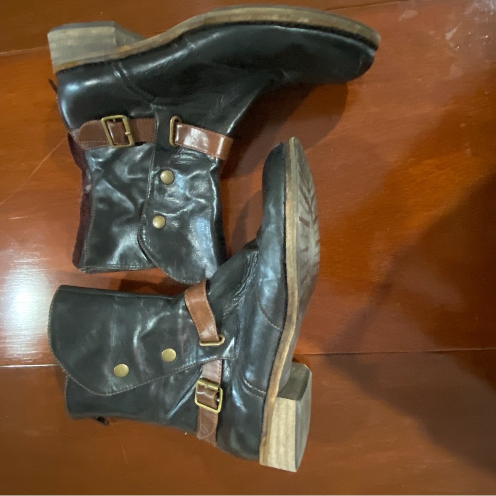Leather boot, size 7.5, EVERYBODY by EZ MODA
